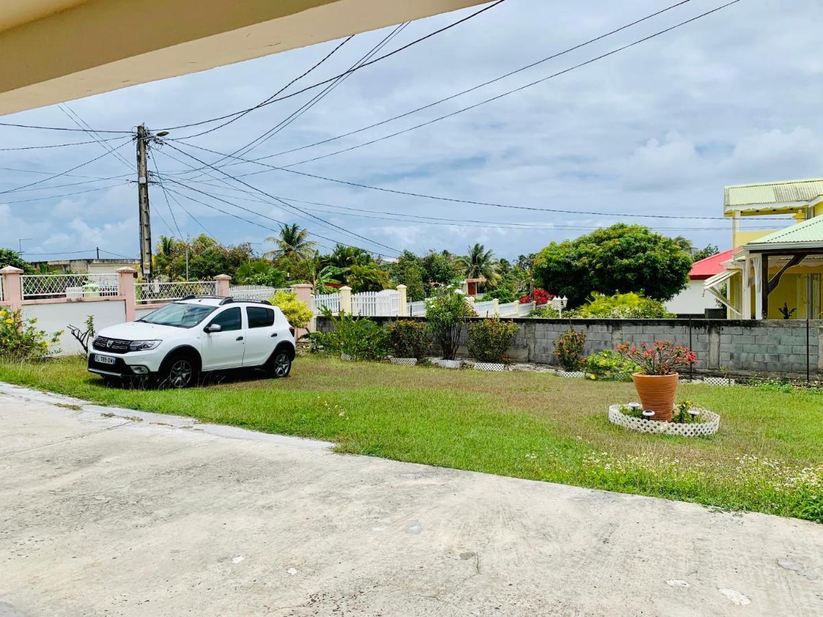 Gites Tresor Sainte-Anne  Bagian luar foto